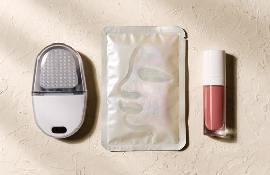 Les trois soins beauté Soveya mis en scène ensemble sur fond ivoire, esthétique clean beauty